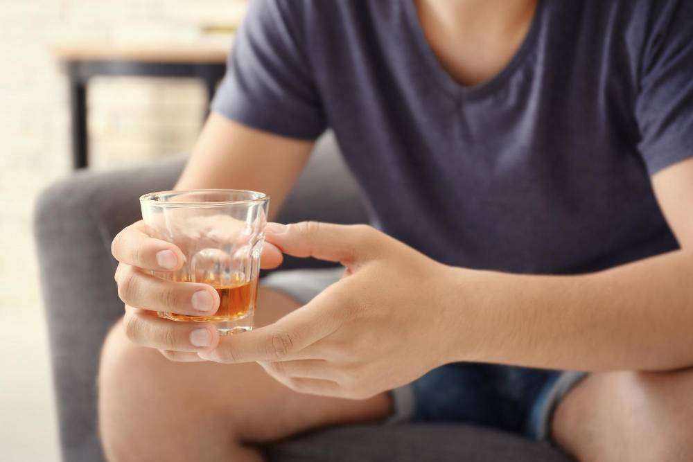 Jakie domowe sposoby na obrzydzenie alkoholu stosować?