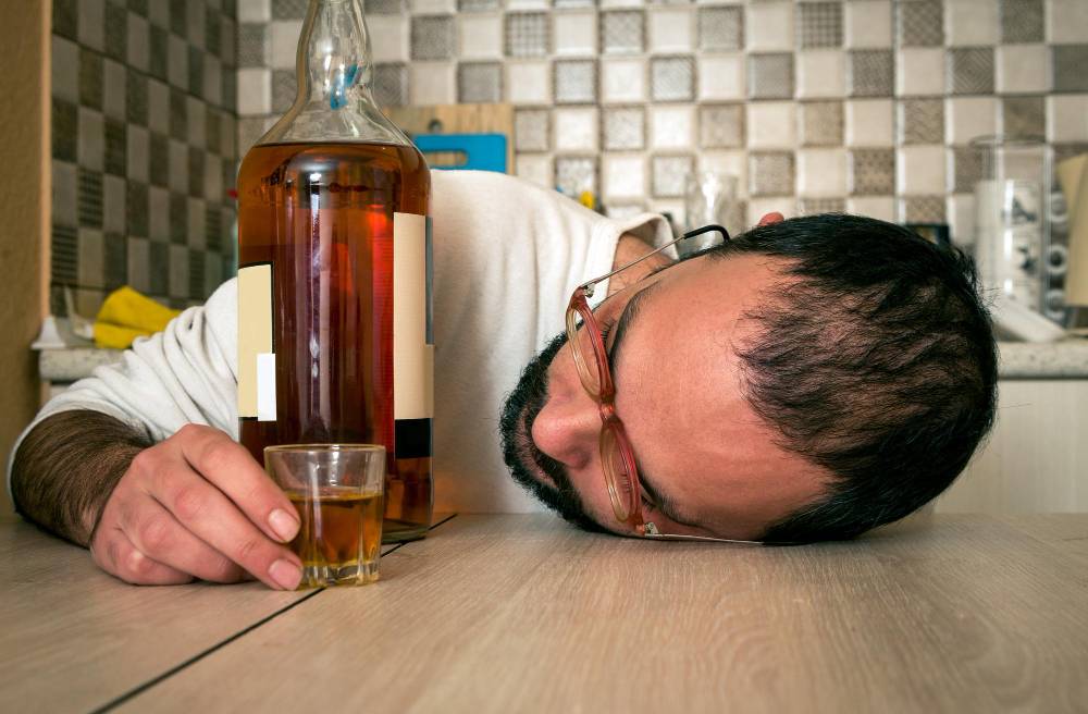 Wymioty po alkoholu: Kiedy stanowi to zagrożenie?
